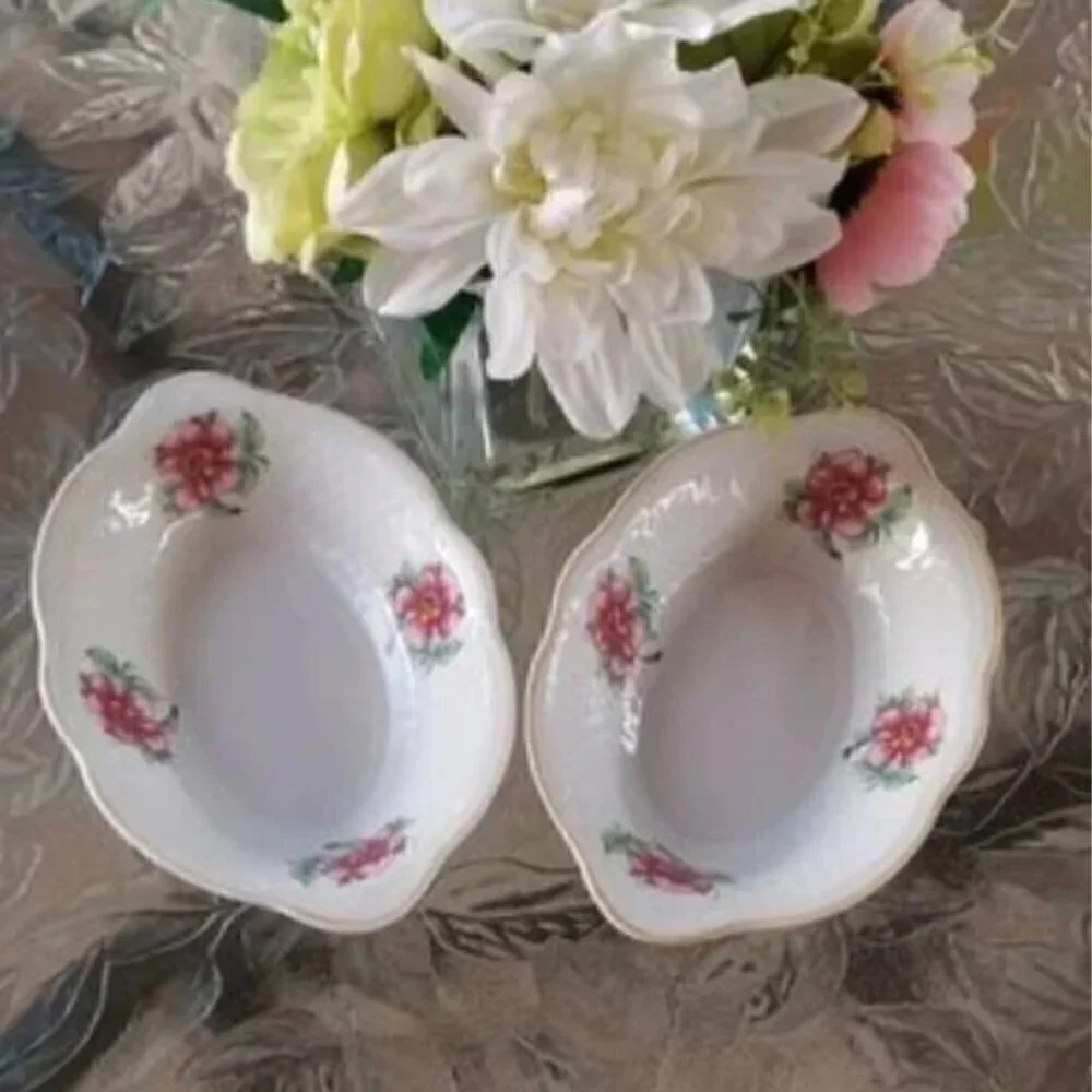 Set of two vintage kitchen dishes